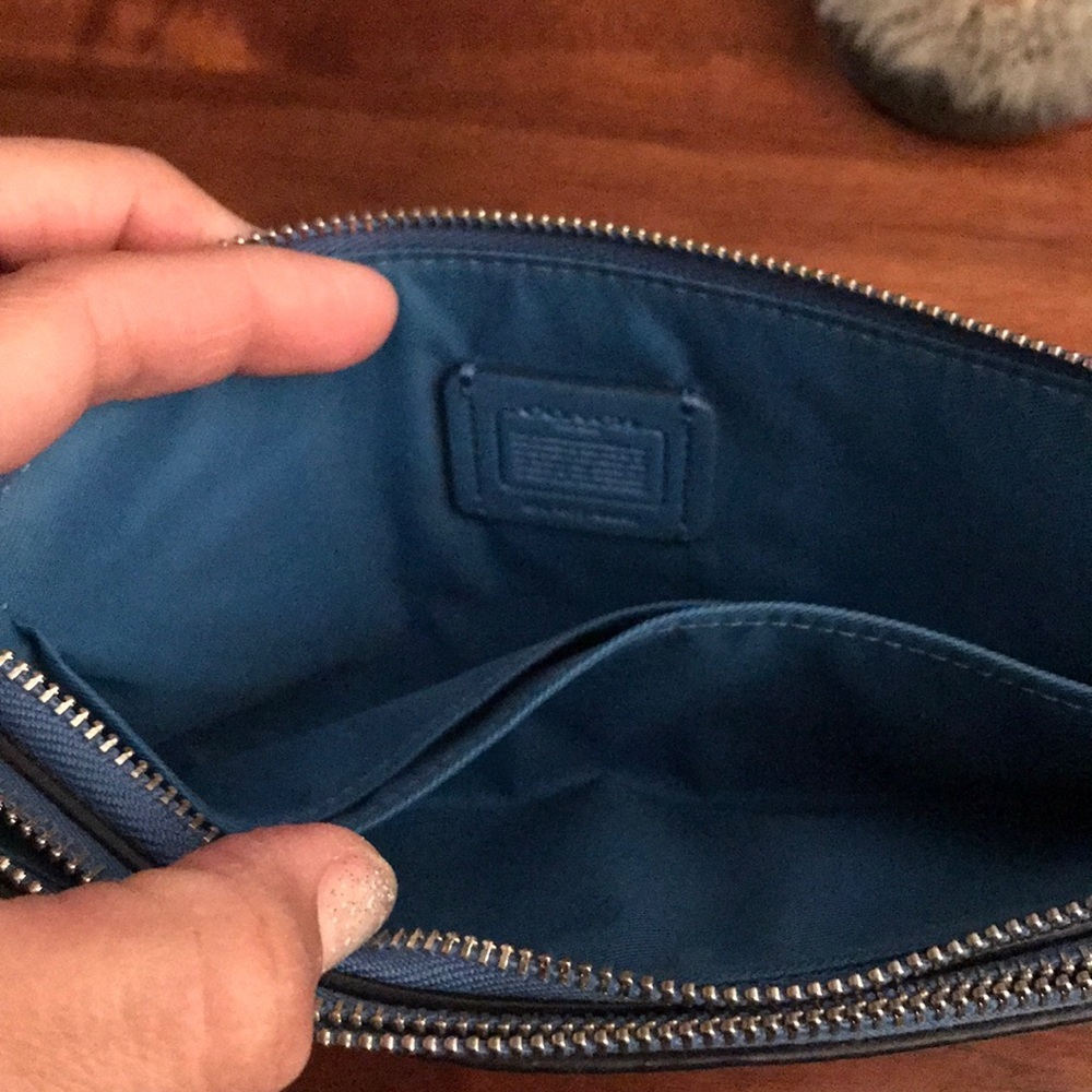 Coach double zip wallet - Picture 2 of 6